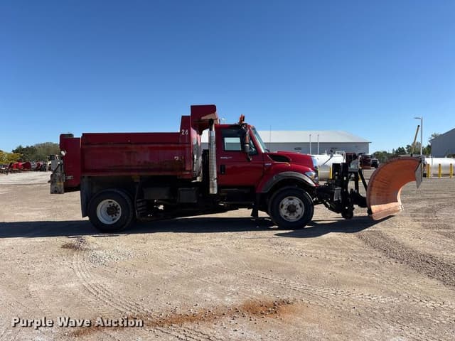 Image of International 7400 equipment image 3