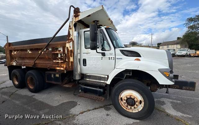Image of International 7400 equipment image 3