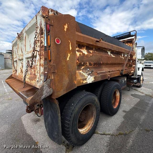 Image of International 7400 equipment image 4