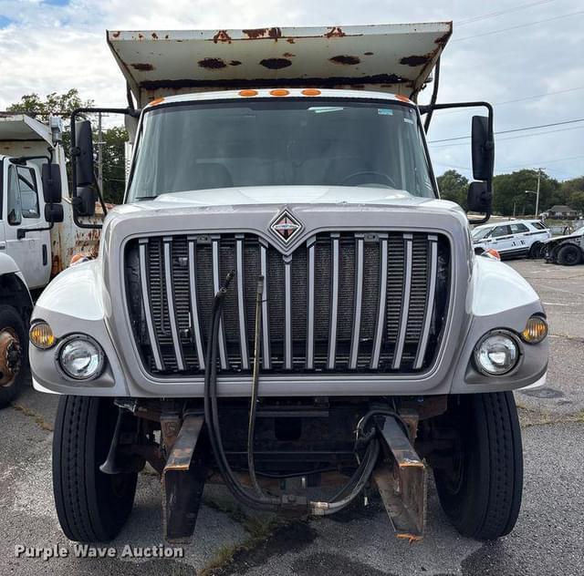Image of International 7400 equipment image 1