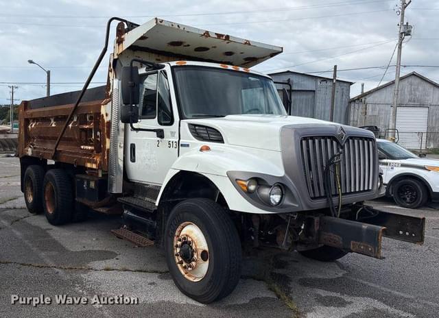 Image of International 7400 equipment image 2