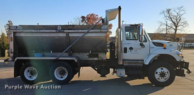 Image of International 7400 equipment image 3