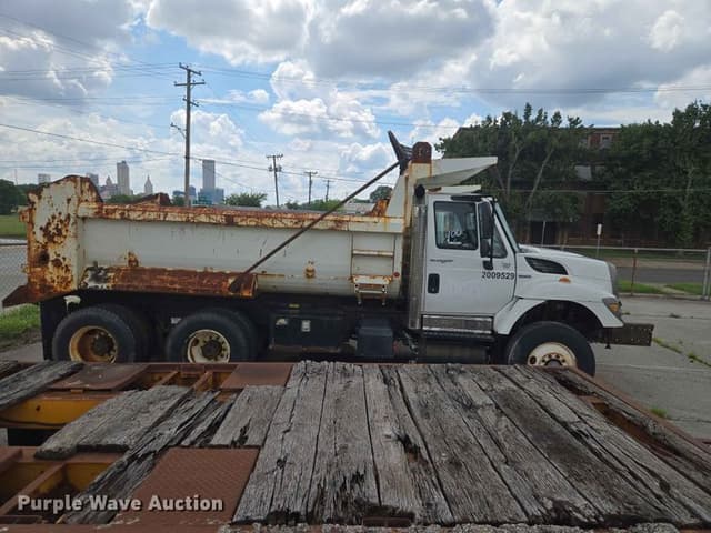 Image of International 7400 SBA equipment image 3