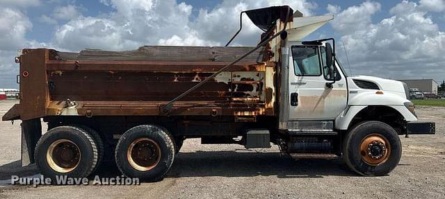 Image of International 7400 equipment image 3