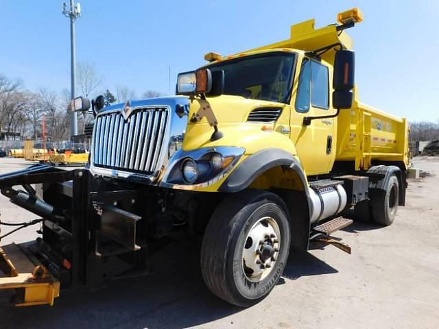 Image of International 7400 equipment image 1
