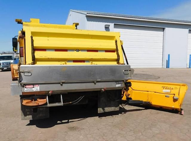 Image of International 7400 equipment image 4