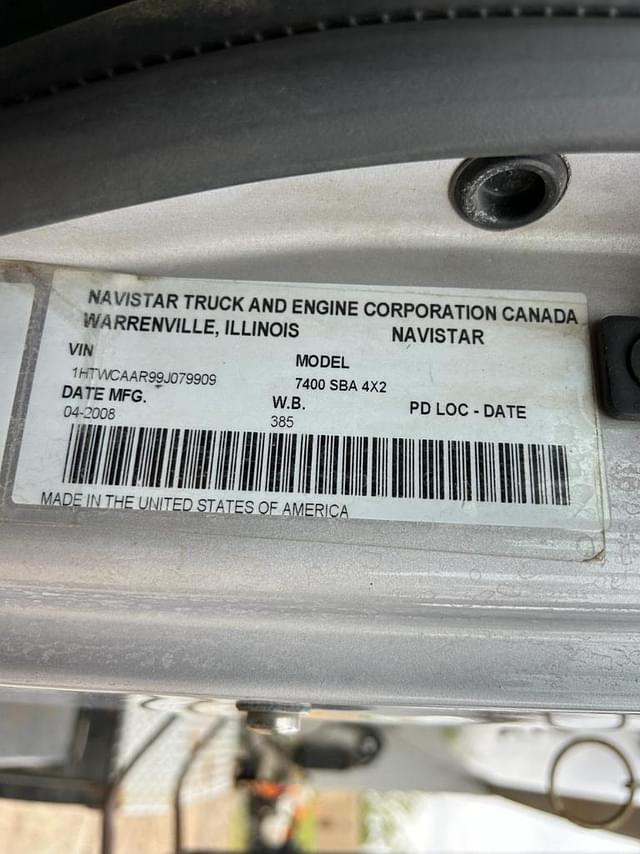 Image of International 7400 equipment image 1