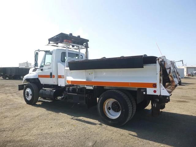 Image of International 7400 equipment image 3