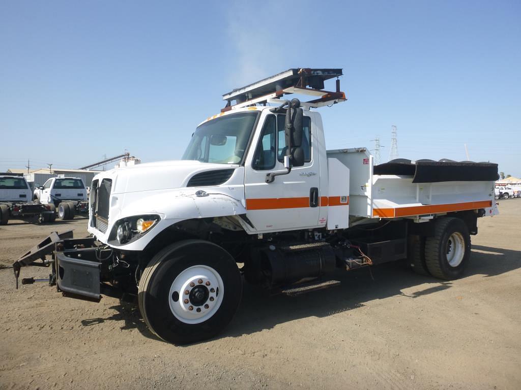 Image of International 7400 Primary image