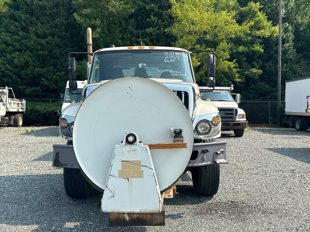 Image of International 7400 equipment image 2