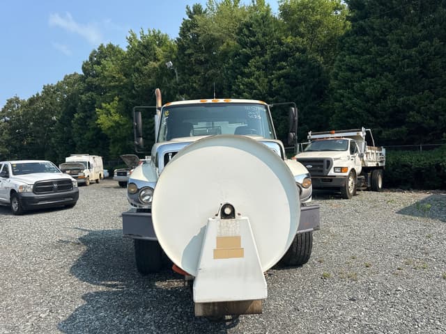 Image of International 7400 equipment image 1