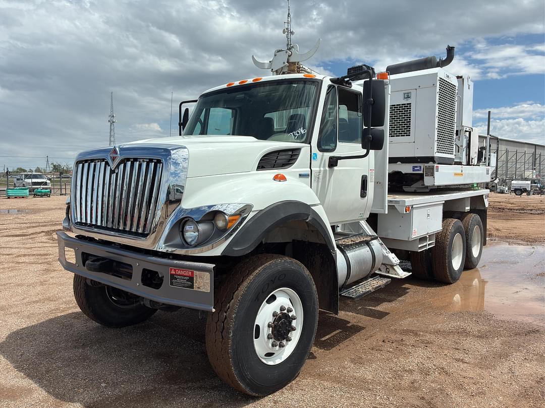 Image of International 7400 Primary image