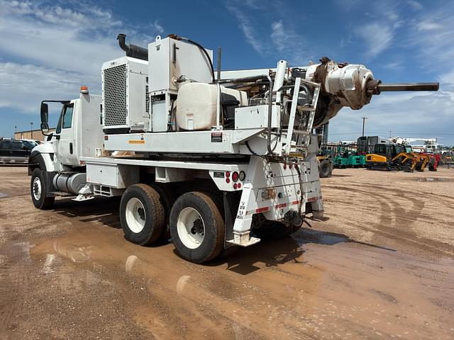 Image of International 7400 equipment image 3