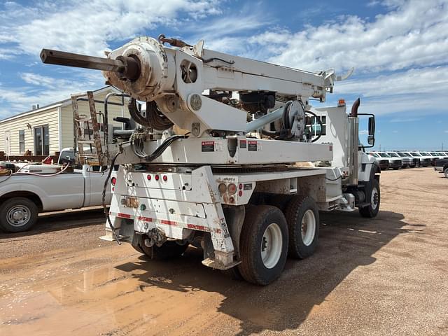 Image of International 7400 equipment image 2