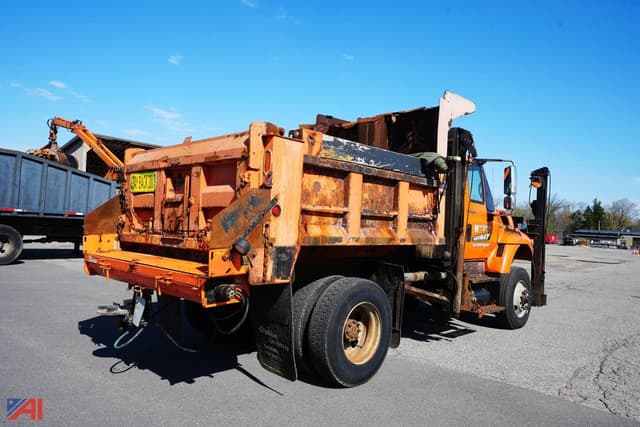 Image of International 7400 SFA equipment image 2
