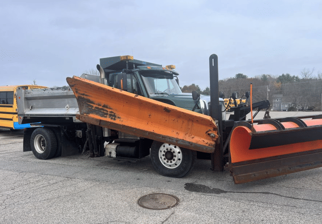 Image of International 7400 SFA equipment image 4