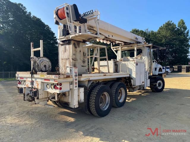 Image of International 7400 equipment image 2