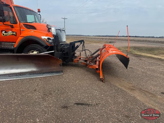 Image of International 7400 equipment image 3