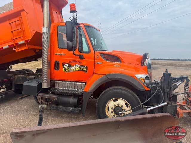 Image of International 7400 equipment image 1