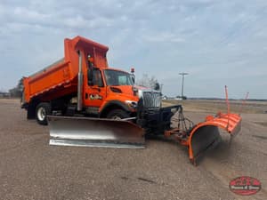 2009 International 7400 Image