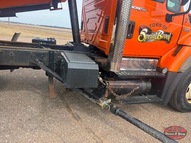 Image of International 7400 equipment image 4