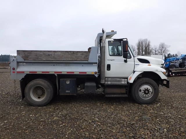 Image of International 7500 equipment image 2