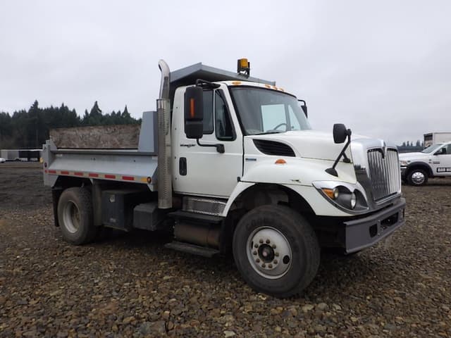 Image of International 7500 equipment image 1