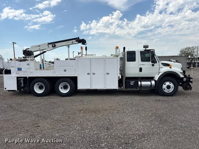 Image of International 7500 equipment image 3