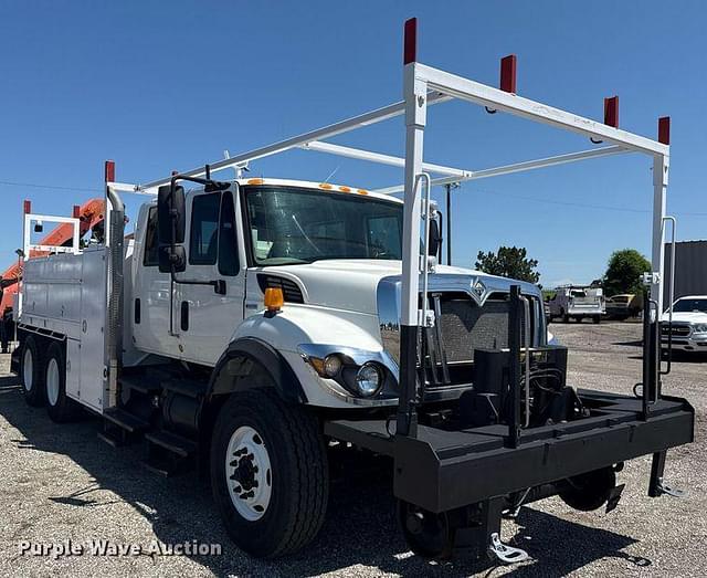Image of International 7500 equipment image 2