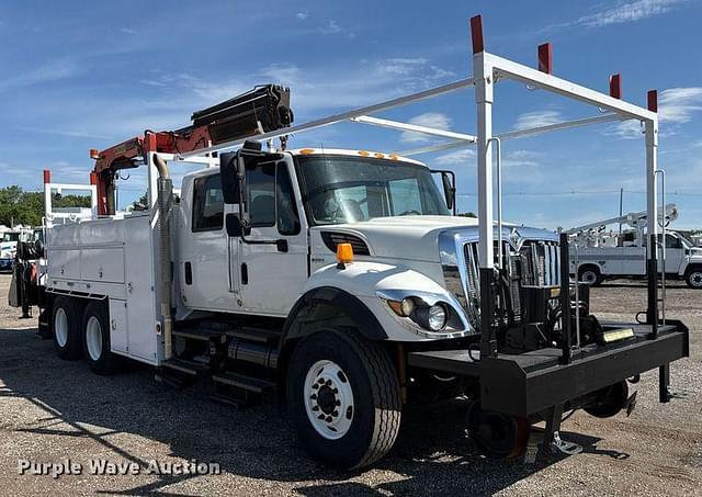 Image of International 7500 equipment image 2