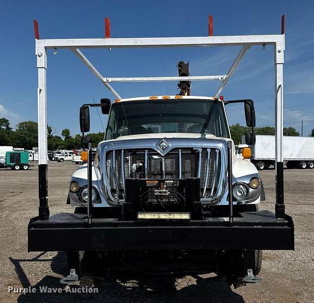 Image of International 7500 equipment image 1