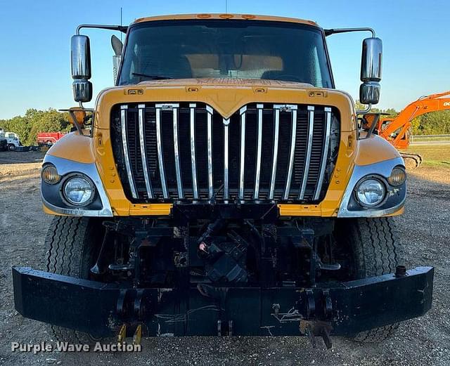 Image of International 7500 equipment image 1