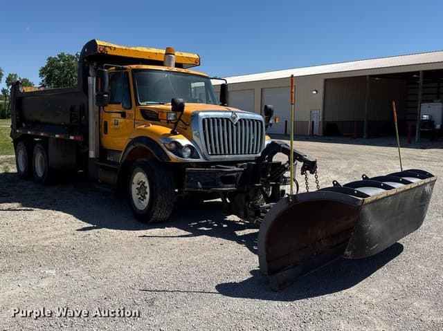 Image of International 7500 equipment image 2
