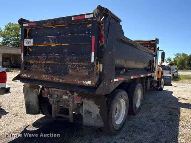 Image of International 7500 equipment image 4