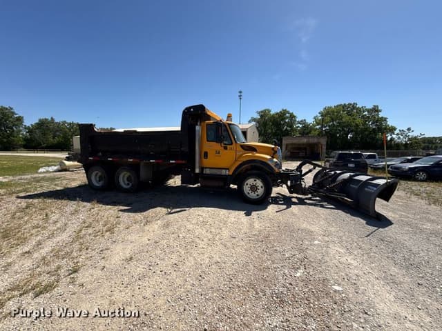 Image of International 7500 equipment image 3