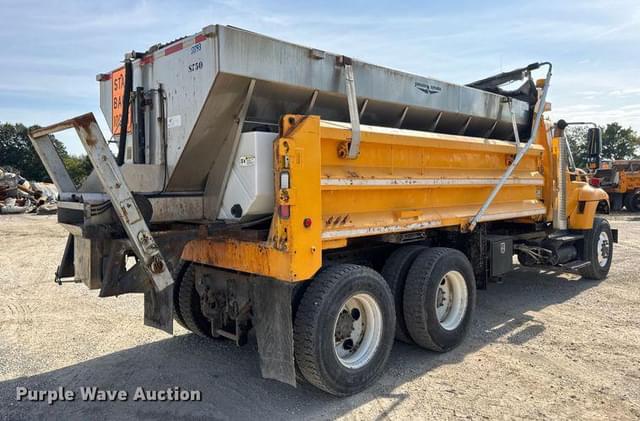 Image of International 7500 equipment image 4