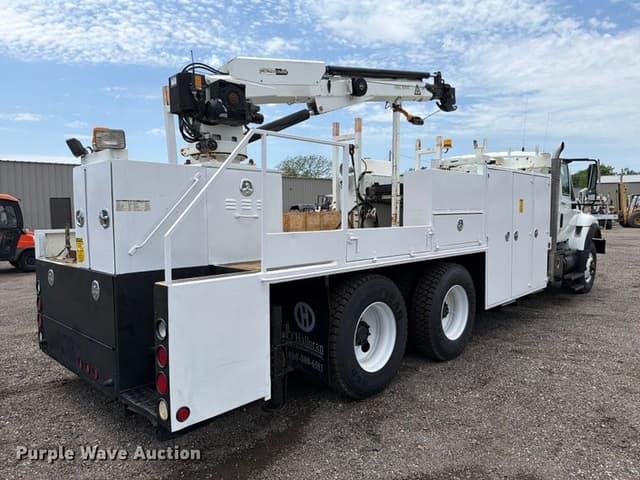 Image of International 7500 equipment image 4