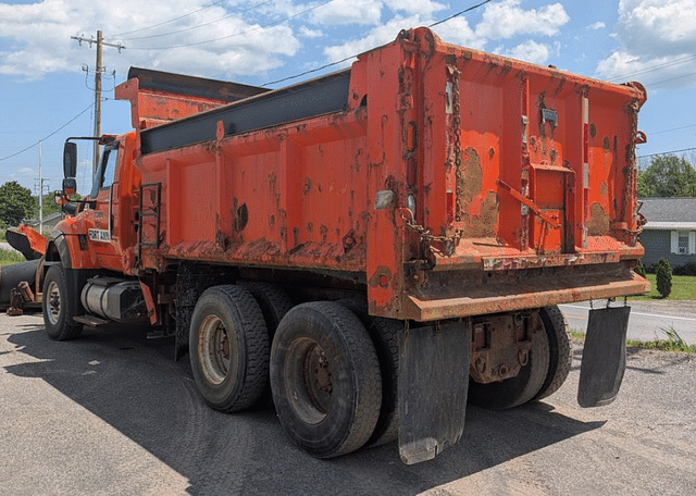 Image of International 7600 equipment image 1