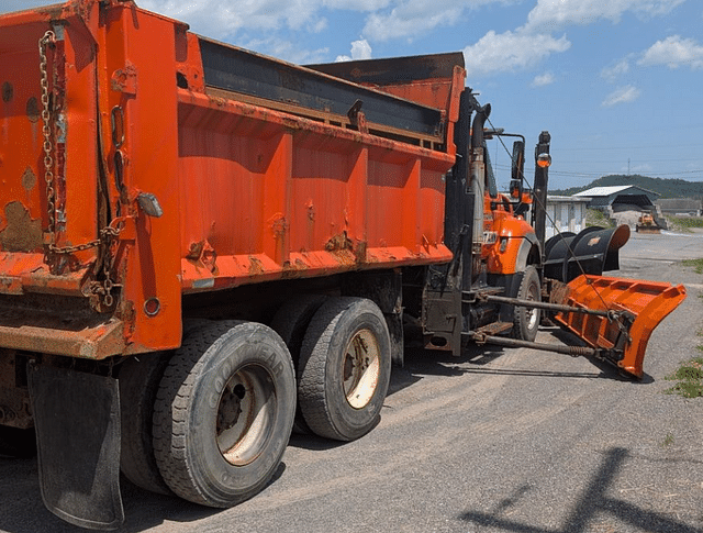 Image of International 7600 equipment image 2