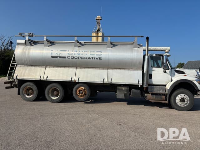Image of International 7600 equipment image 4