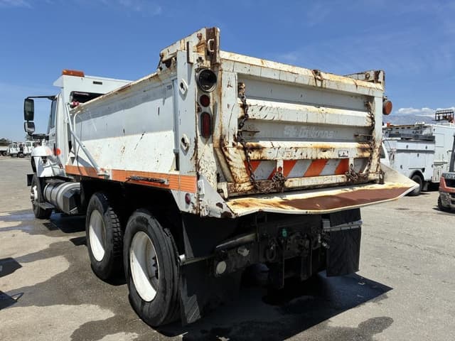Image of International 7600 equipment image 3