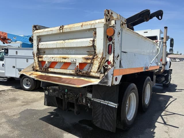Image of International 7600 equipment image 2