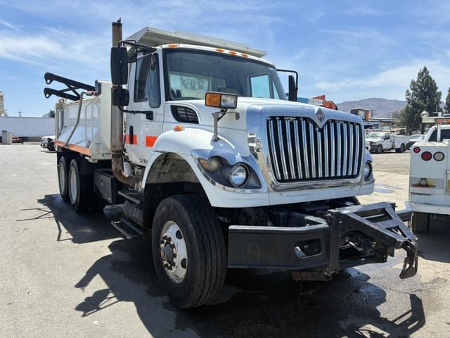 Image of International 7600 equipment image 1
