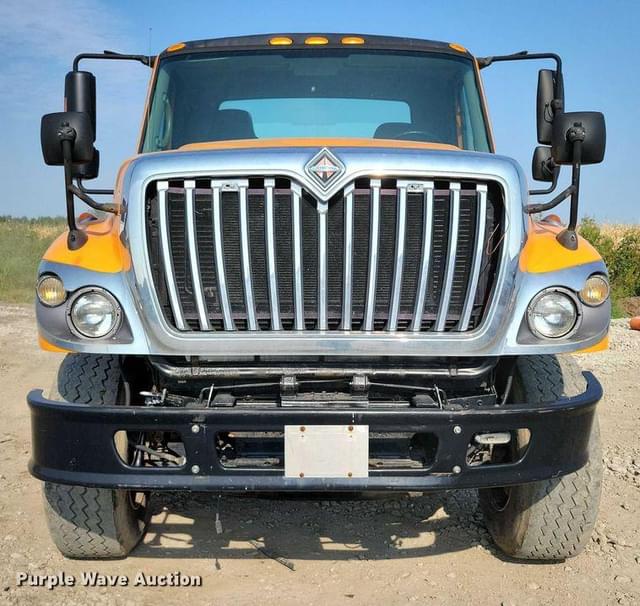 Image of International 7600 equipment image 1