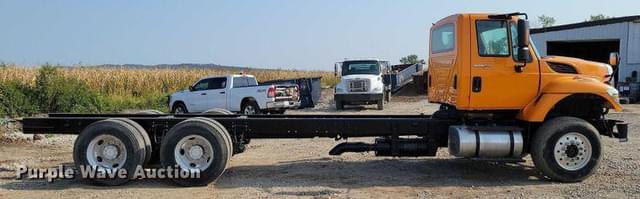 Image of International 7600 equipment image 3