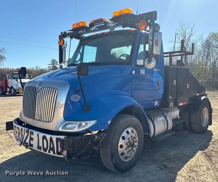 2009 International 8600 Equipment Image0