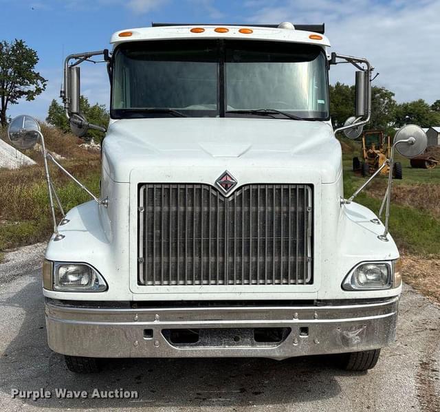 Image of International 9200i equipment image 1