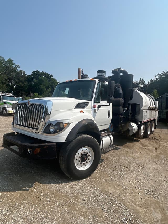 Image of International 7600 equipment image 2