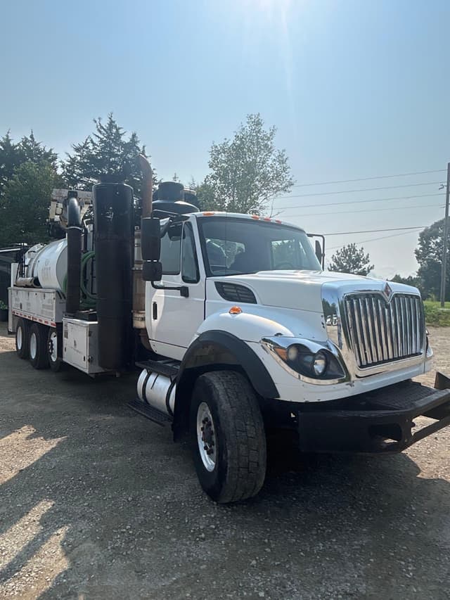 Image of International 7600 equipment image 1