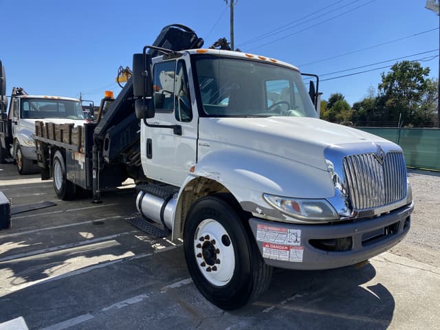 Image of International Durastar 4300 equipment image 3